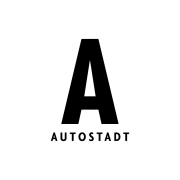 Ein großer, fetter schwarzer Buchstabe A ist auf weißem Hintergrund zentriert, darunter steht in Großbuchstaben das Wort AUTOSTADT.